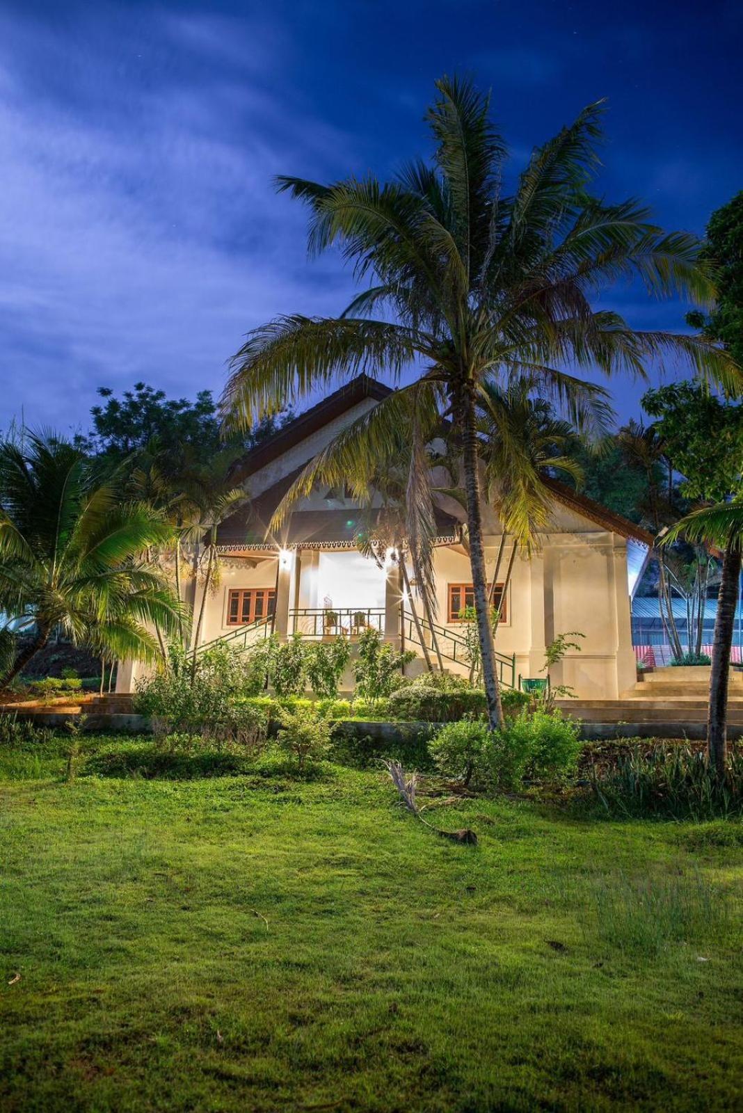 PhuBachiang Golf&Resort Pakse Bagian luar foto