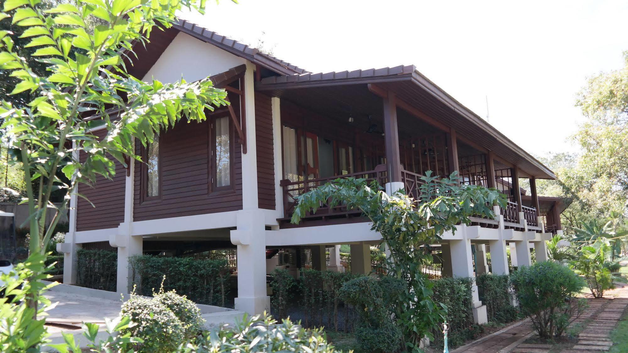PhuBachiang Golf&Resort Pakse Bagian luar foto