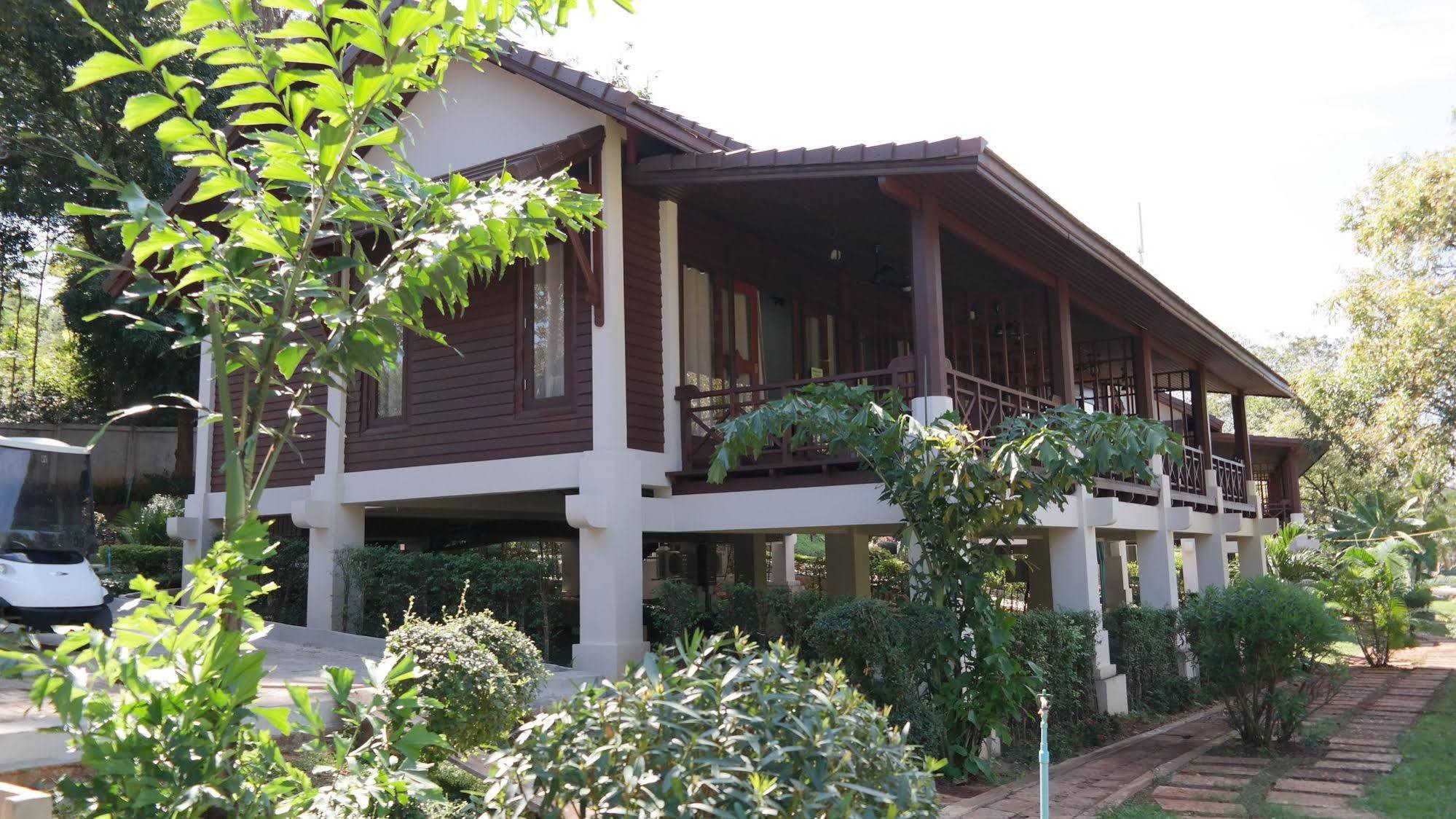 PhuBachiang Golf&Resort Pakse Bagian luar foto