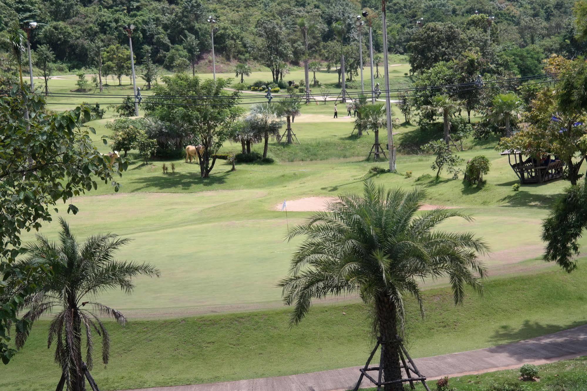 PhuBachiang Golf&Resort Pakse Bagian luar foto