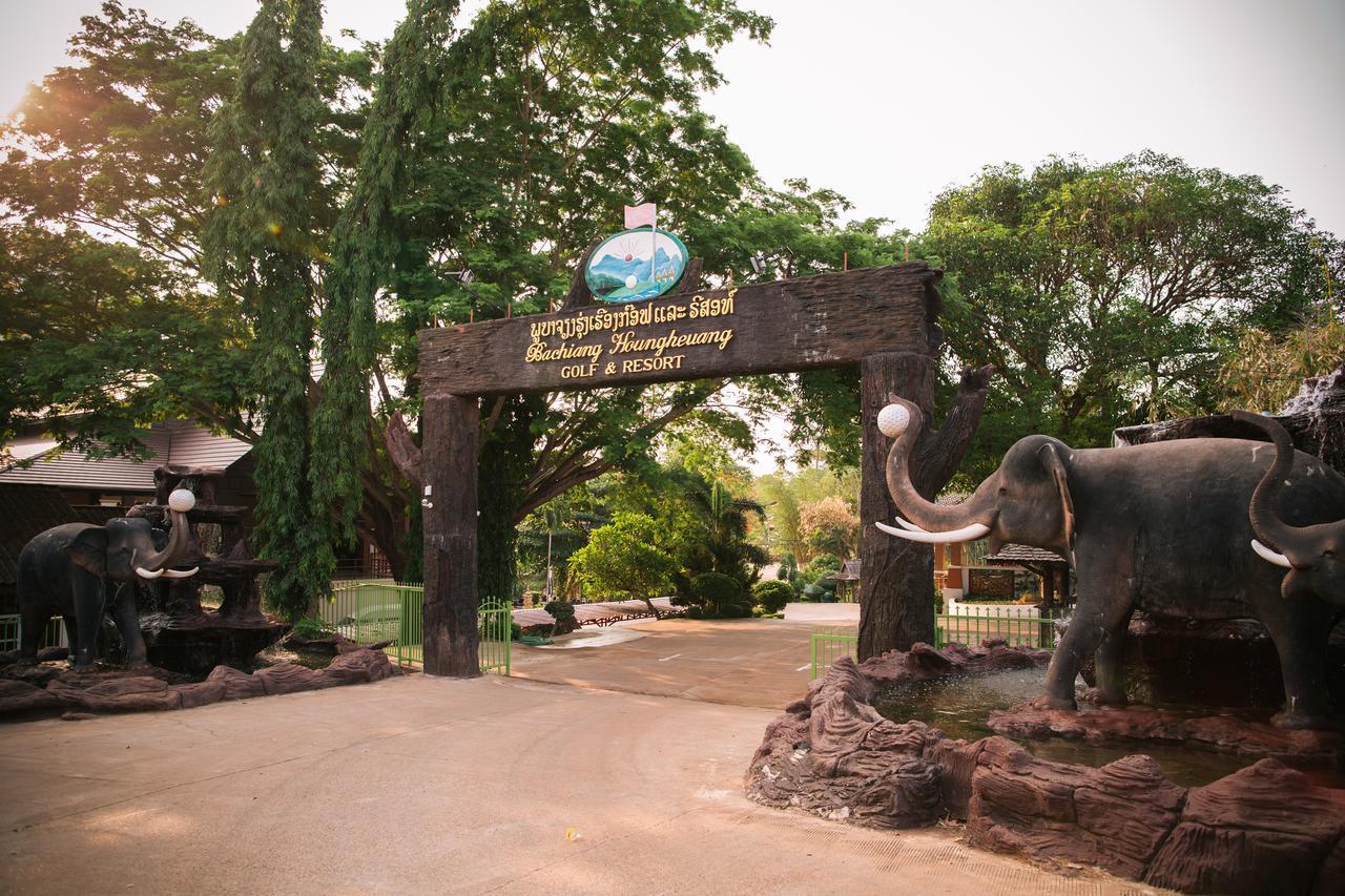 PhuBachiang Golf&Resort Pakse Bagian luar foto