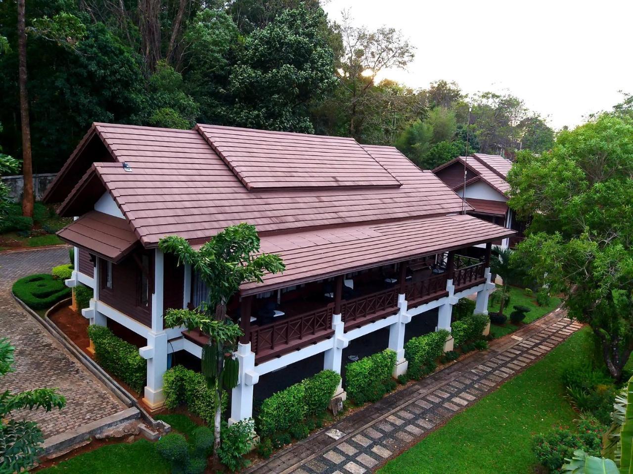 PhuBachiang Golf&Resort Pakse Bagian luar foto